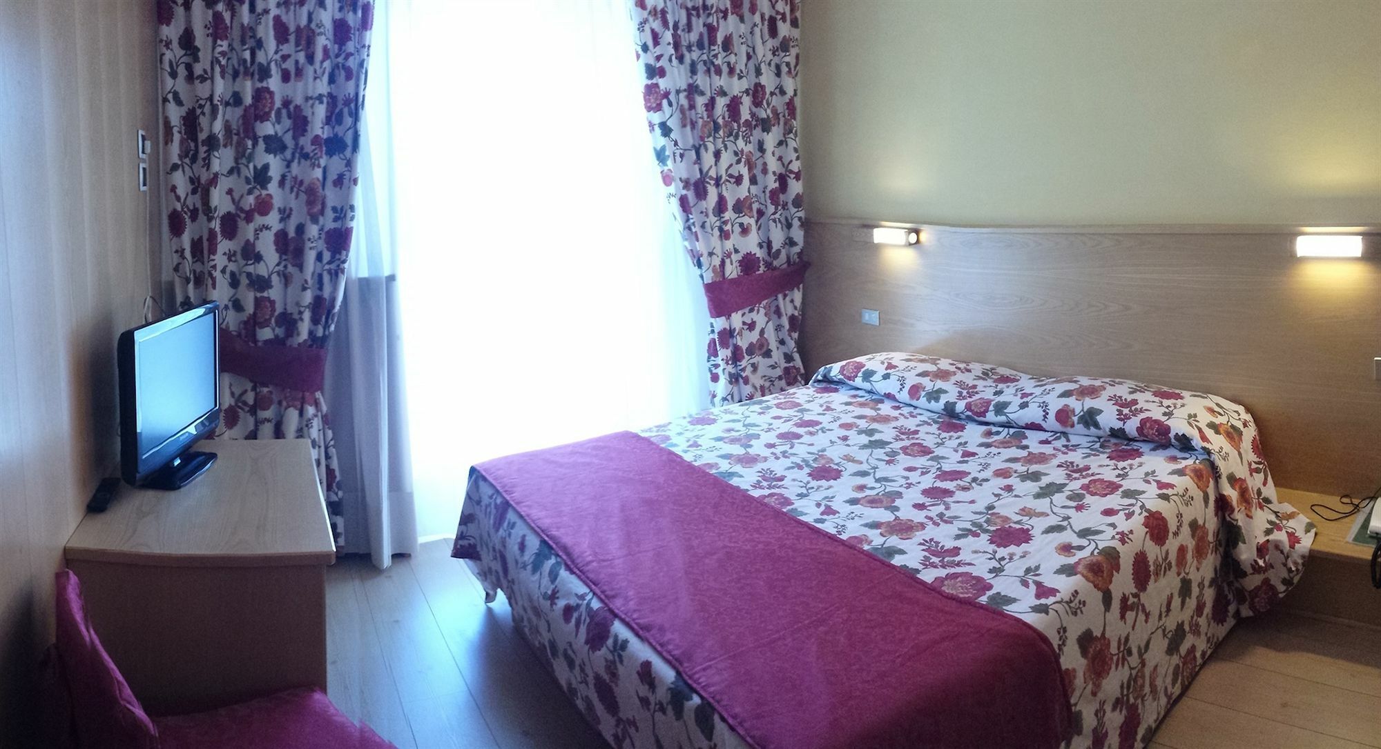 Hotel Corona 平佐洛 外观 照片